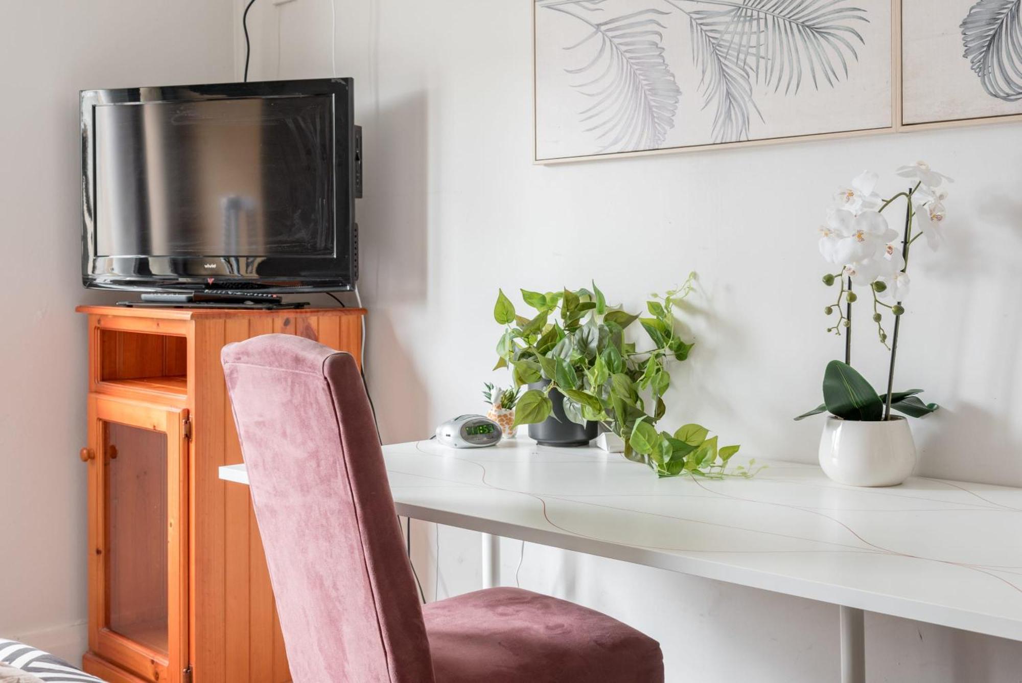 Comfy Ensuite Queen - Nearby Airport Affittacamere *